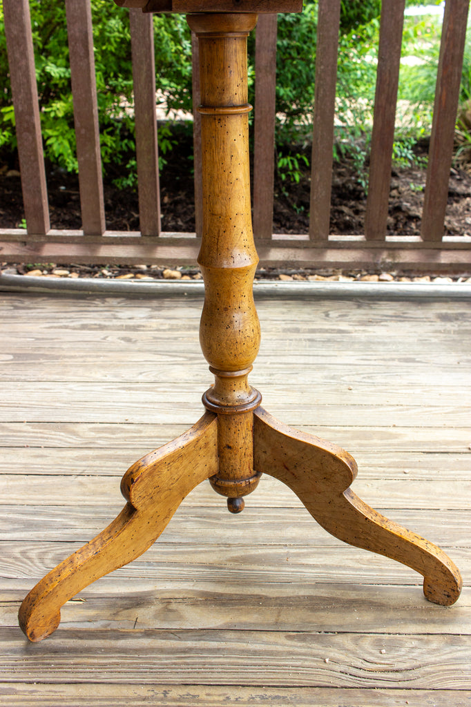 Distressed Antique French Oak Round Side Table with Pedestal Base – Laurier  Blanc