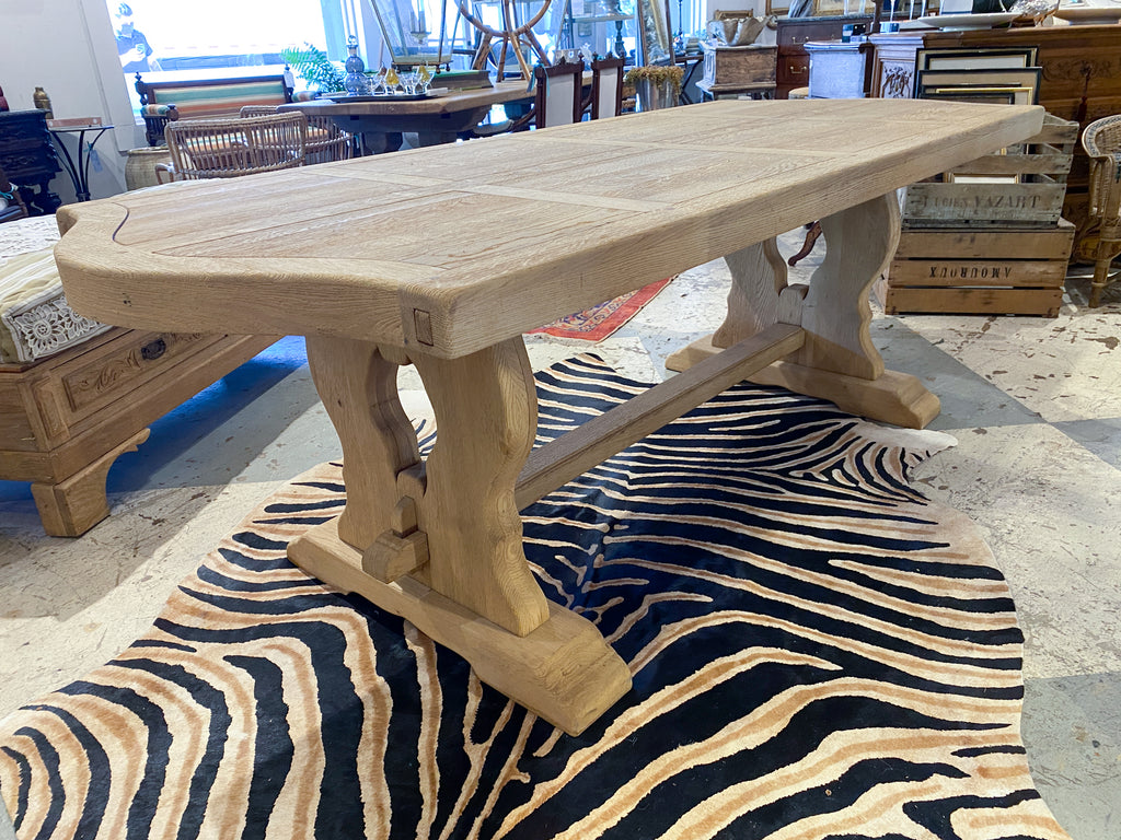 Distressed Antique French Oak Round Side Table with Pedestal Base – Laurier  Blanc