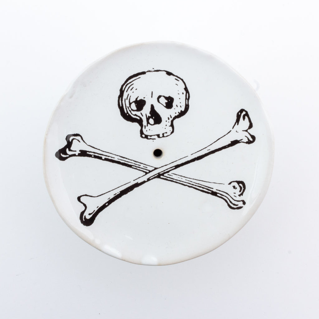 Kühn Keramik Footed Soap Dish - Skull & Crossbones