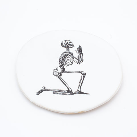 Kuhn Keramik Very Small Plate - Praying Skeleton